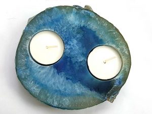 Agate slice tealight polished to show the attractive concentric banding. Width 120 mm x 110 mm x Depth 20 mm. www.naturalhealingshop.co.uk based in Nuneaton for crystals, spiritual healing, meditation, relaxation, spiritual development,workshops.