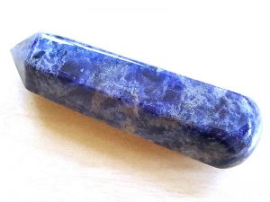 Highly polished Sodalite wand approximate height 70 mm Used in crystal healing and meditation. Excellent for collectors. Being a natural product this crystal may have natural blemishes and vary in colour. www.naturalhealingshop.co.uk based in Nuneaton for crystals, spiritual healing, meditation, relaxation, spiritual development,workshops.