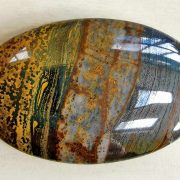 Highly polished Tiger Iron comfort stone approx size 50 x 30 mm Being a natural product this crystal may have natural blemishes and vary in colour and banding. www.naturalhealingshop.co.uk based in Nuneaton for crystals, spiritual healing, meditation, relaxation, spiritual development,workshops.