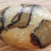 Septarian pebble approx sizes 45 x 30 x 20 mm. Being a natural product these stones may have natural blemishes and vary in colour and banding. www.naturalhealingshop.co.uk based in Nuneaton for crystals, spiritual healing, meditation, relaxation, spiritual development,workshops.