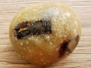 Septarian pebble approx sizes 40 x 30 x 25 mm. Being a natural product these stones may have natural blemishes and vary in colour and banding. www.naturalhealingshop.co.uk based in Nuneaton for crystals, spiritual healing, meditation, relaxation, spiritual development,workshops.